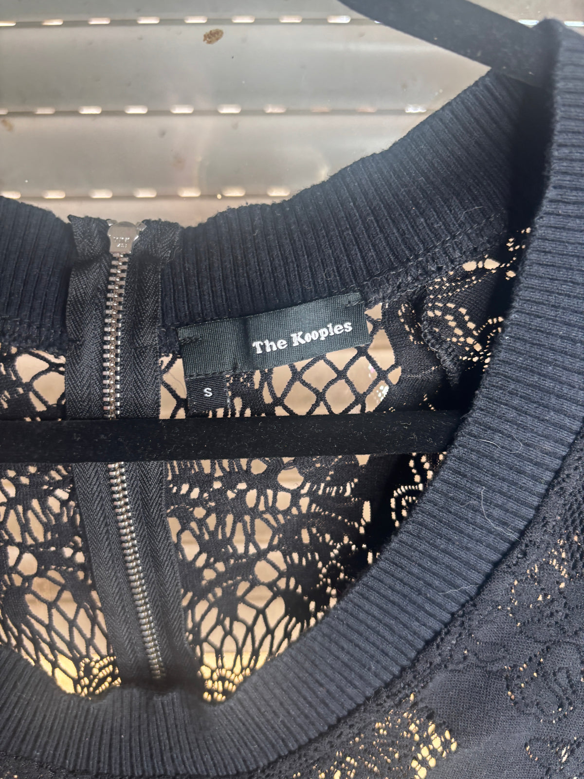Haut / Top dentelle noire The Kooples - Taille 1 (S) - Zip dos