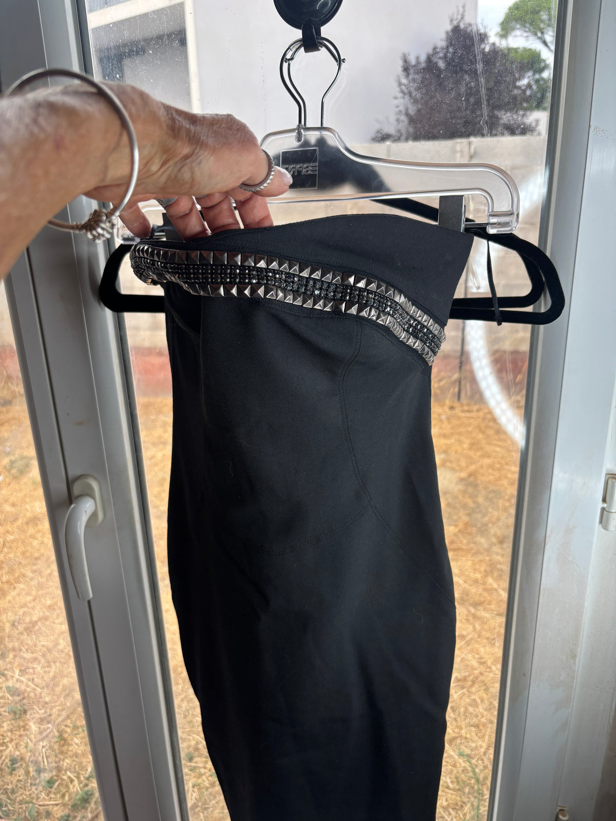 Robe Noire Sandro Chic et Rock