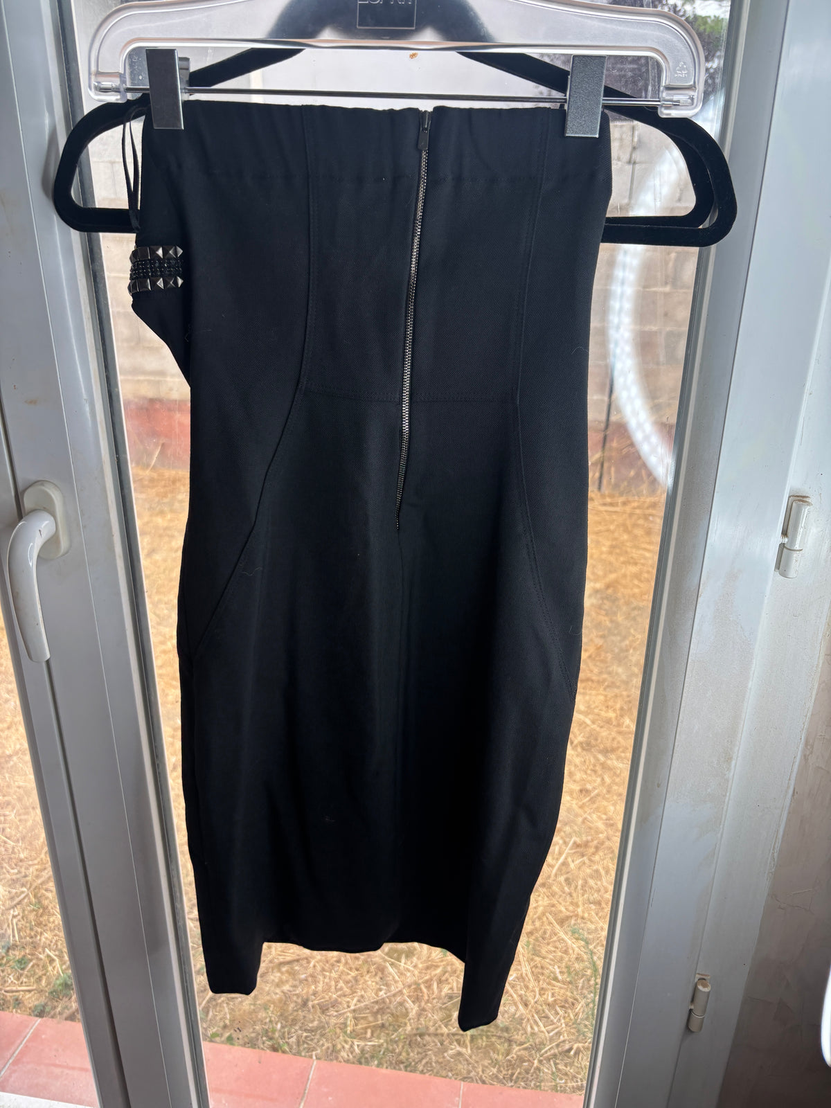 Robe Noire Sandro Chic et Rock